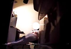 Napalona kobieta Crystal Cortez krótkie filmiki pornograficzne penetruje latynoską cipkę.